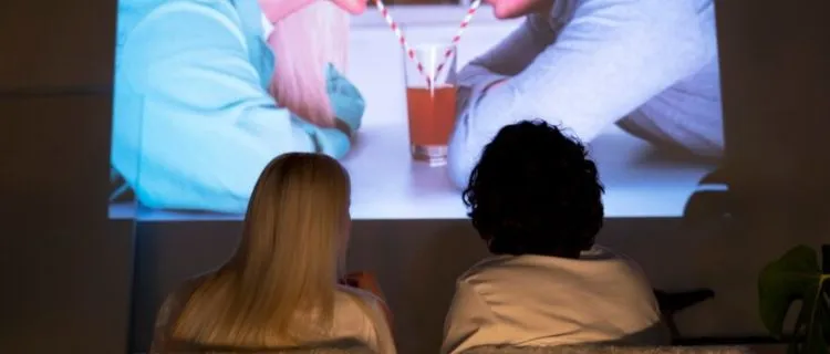 Cara Buat Bioskop Mini di Rumah dengan Hasil Profesional